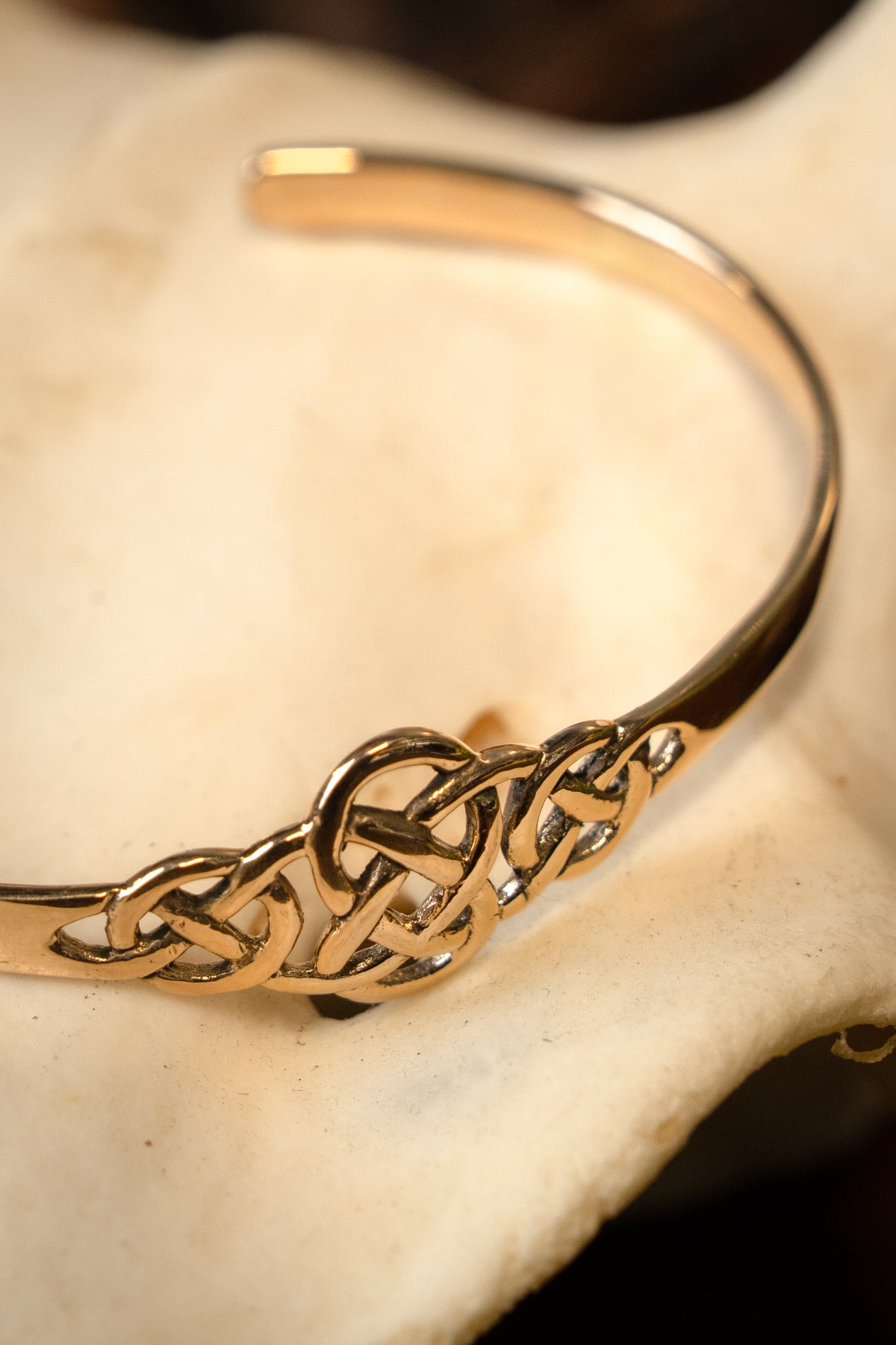 Bracelet with Celtic knot, bronze