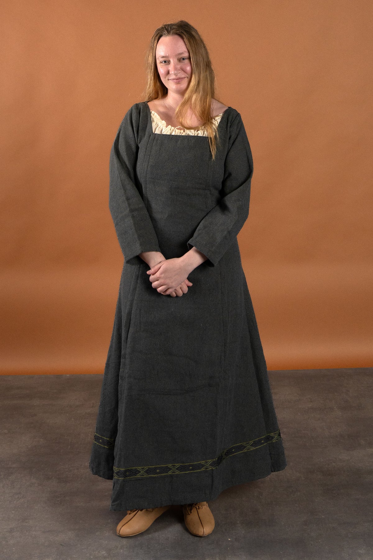 Medieval dress Estrid with herringbone pattern, nature grey