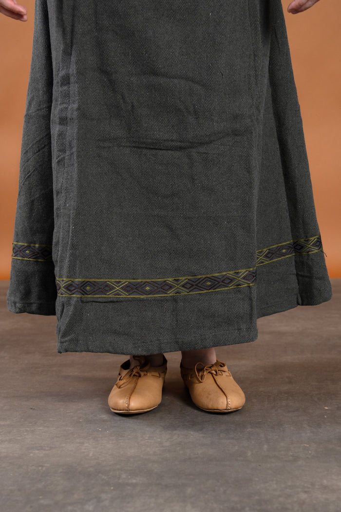 Medieval dress Estrid with herringbone pattern, nature grey