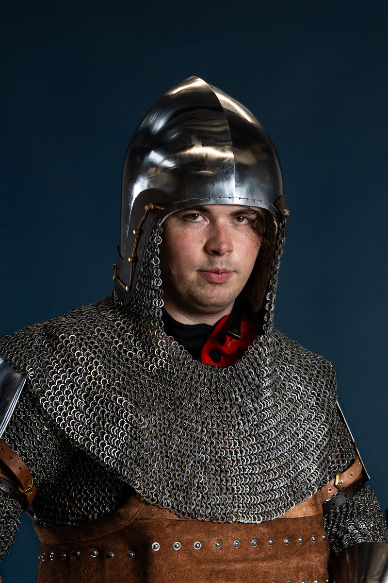 Bascinetto del XIV secolo con camaglio a maglie piatte, rivetti rotondi, 2 mm (pronto al combattimento)