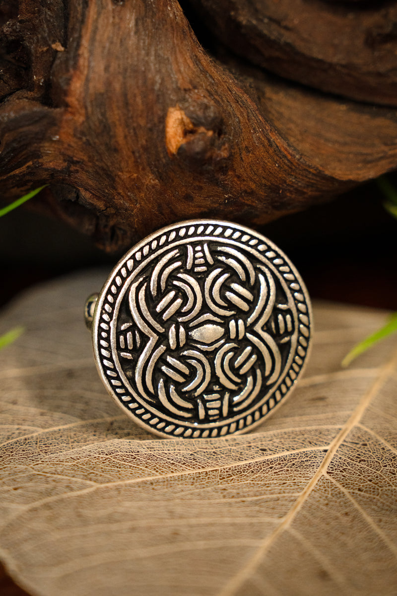 Birka Scheibenfibel im Borrestil, versilberte Bronze