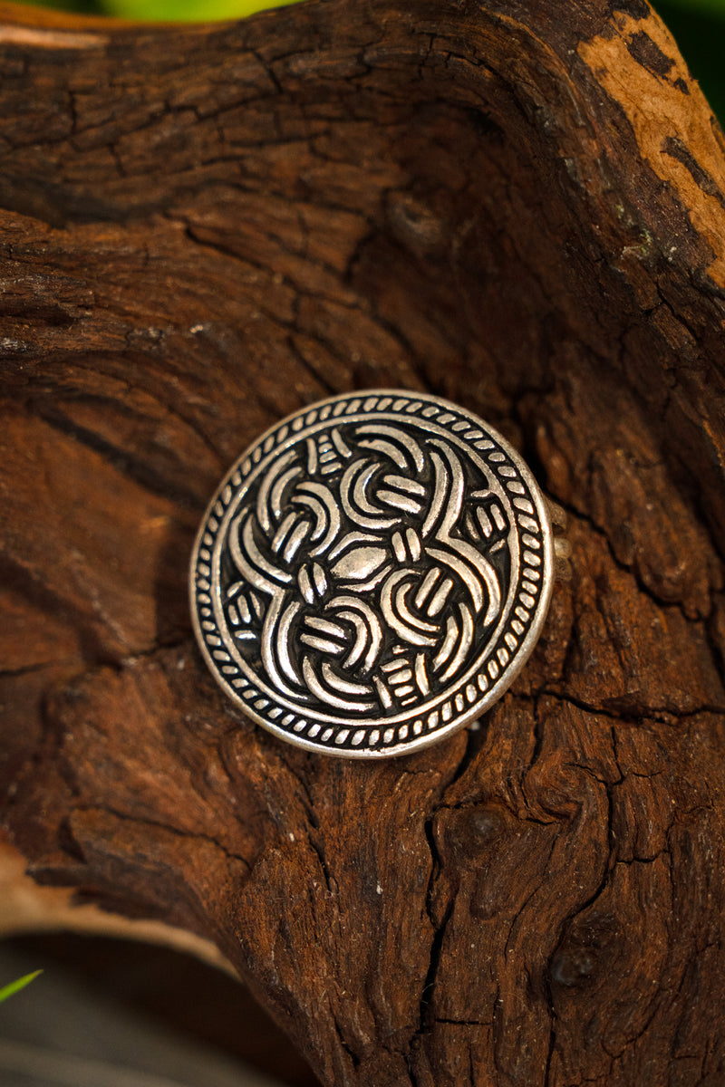 Birka Scheibenfibel im Borrestil, versilberte Bronze