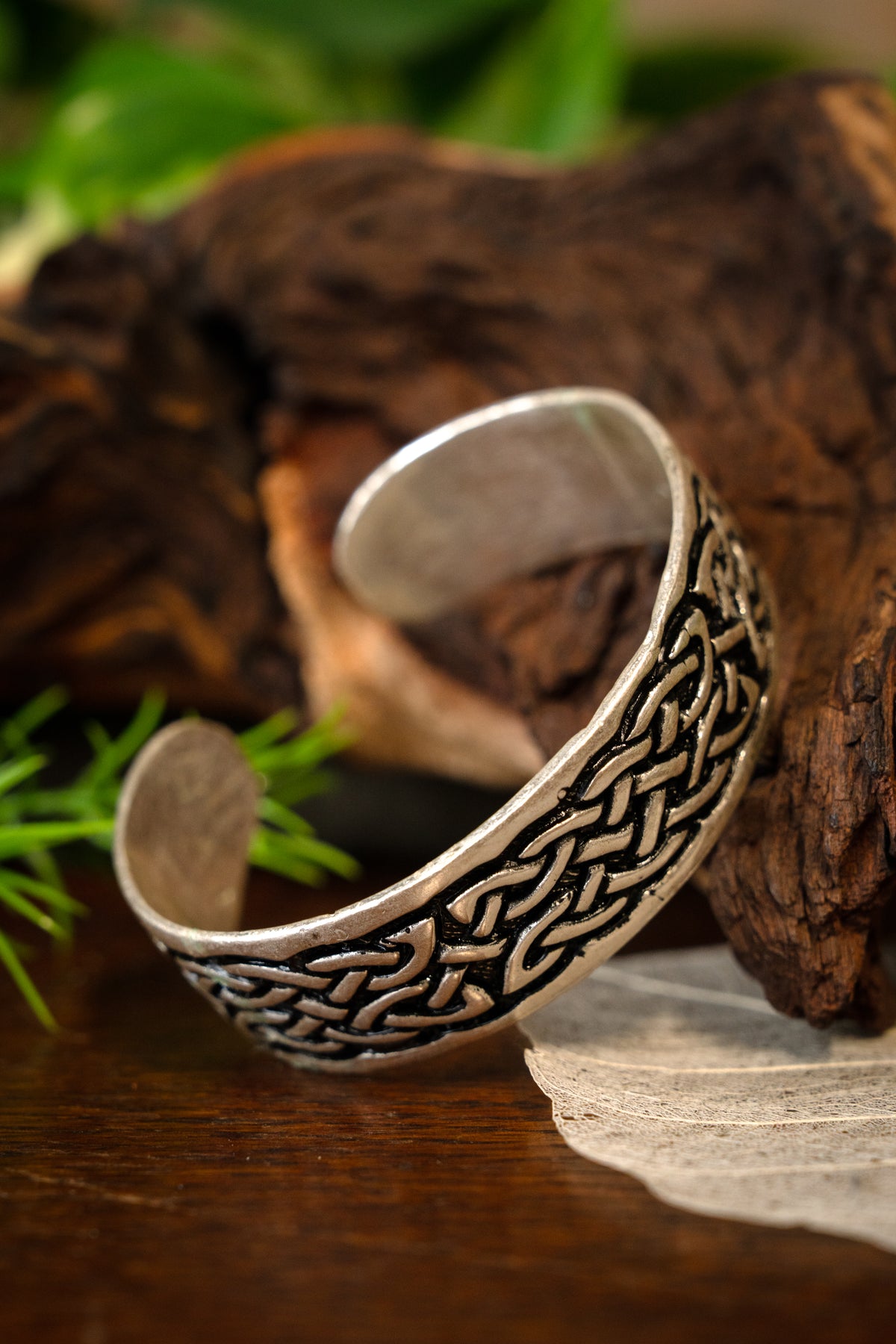 Celtic bracelet with knot motif, silvered bronze