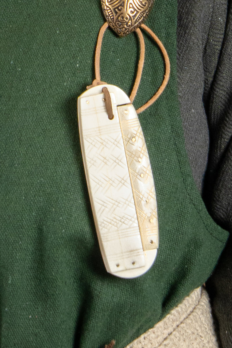 Swedish comb with holder