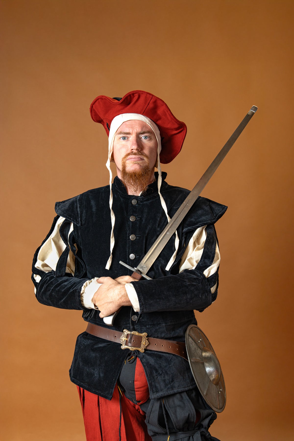 Landsknecht beret Daniel, red-black