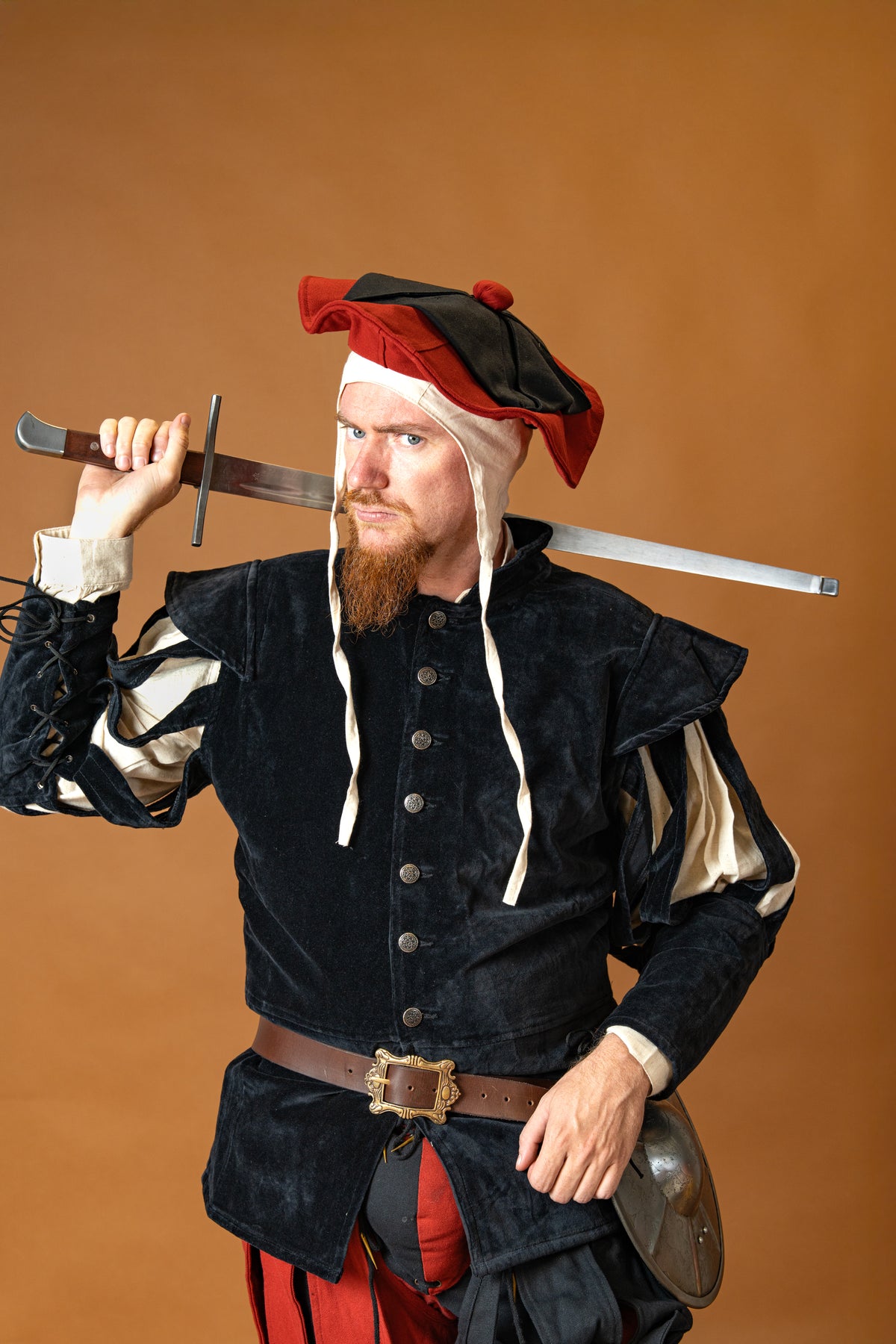 Landsknecht beret Daniel, red-black