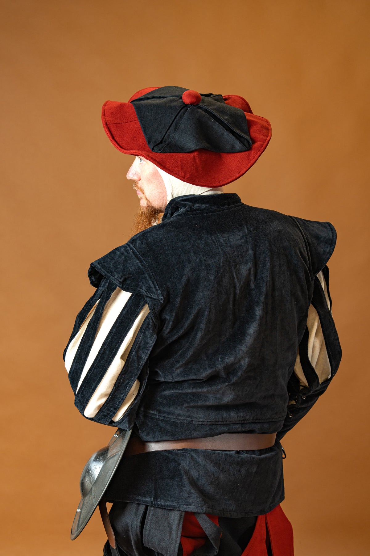 Landsknecht beret Daniel, red-black
