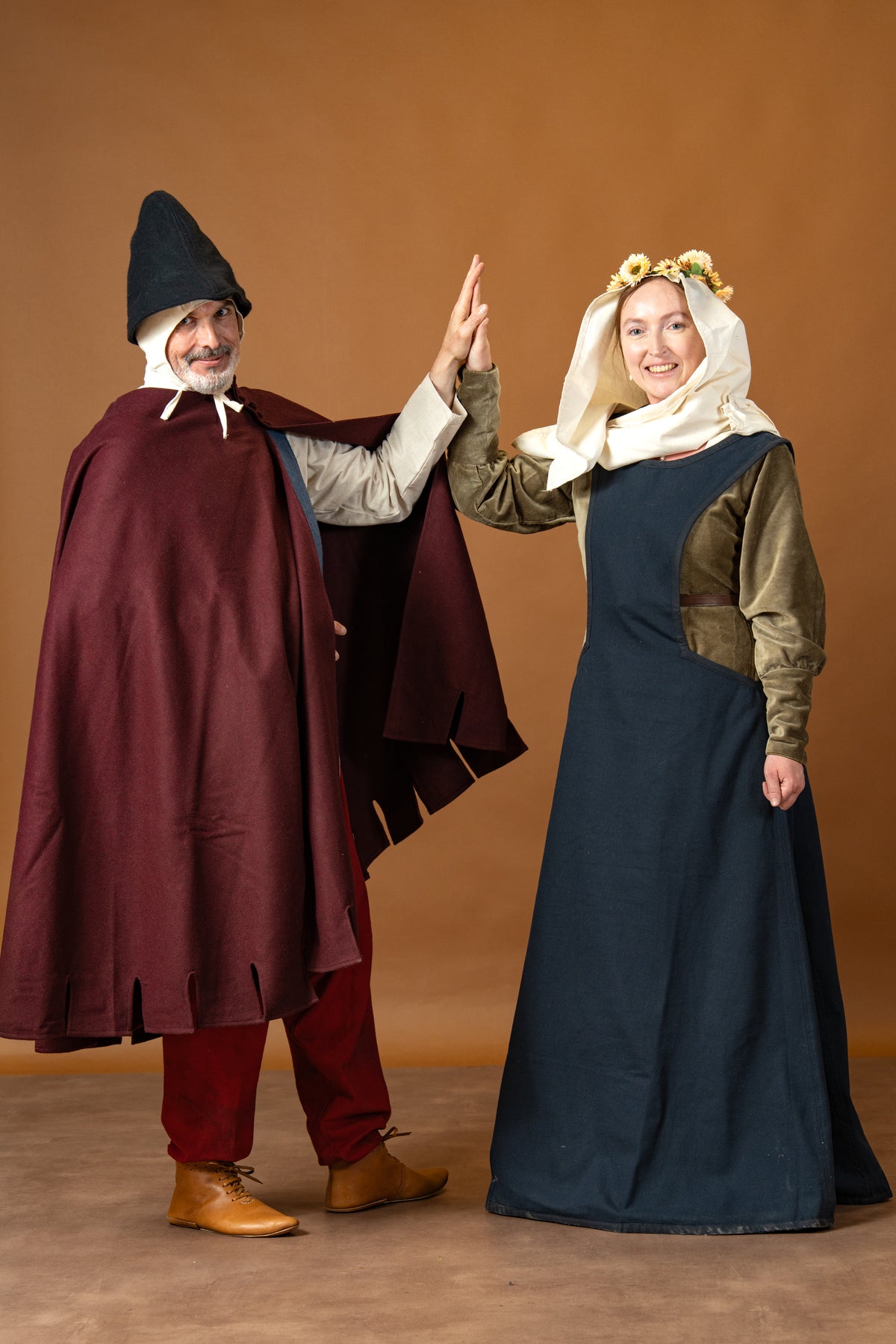 14th century cloak Bockstenman, heuke, wool, bordeaux red