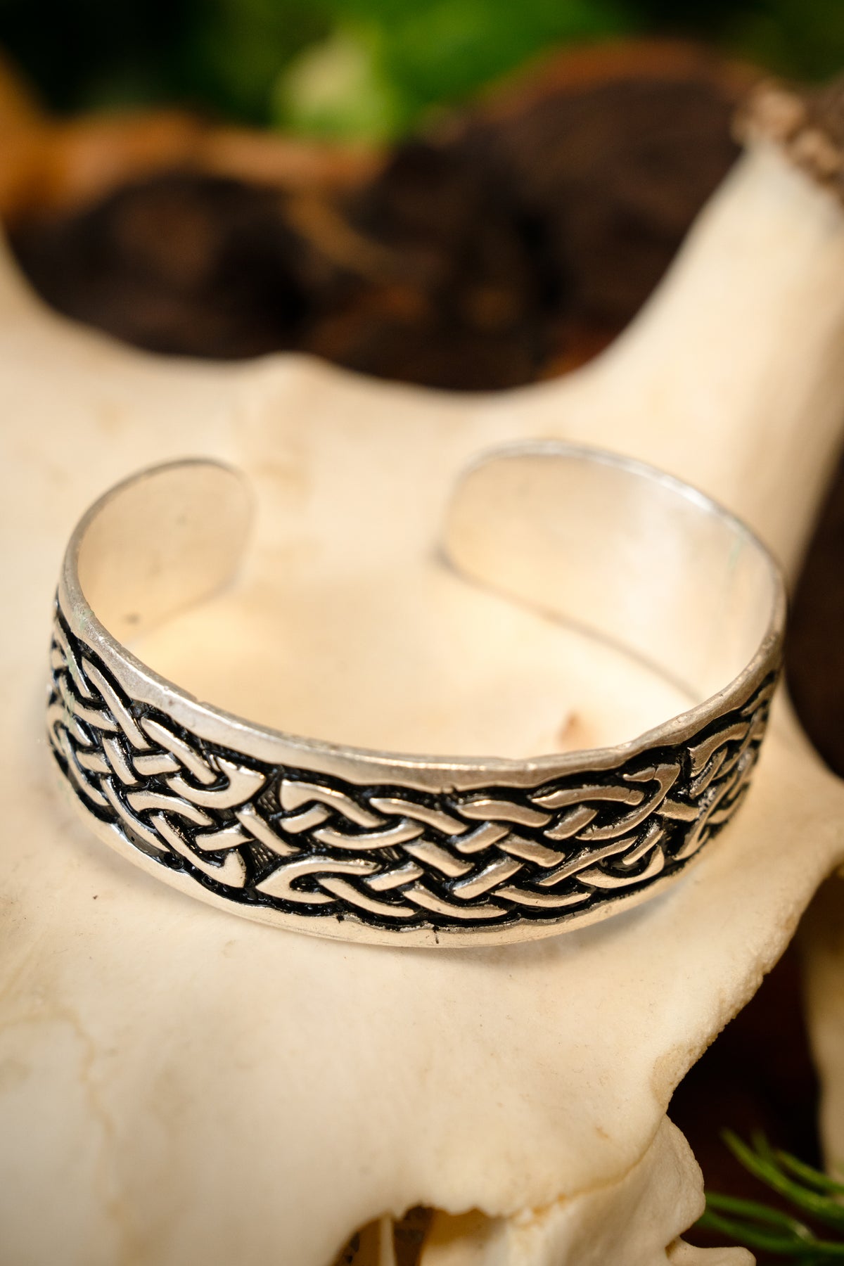 Celtic bracelet with knot motif, silvered bronze