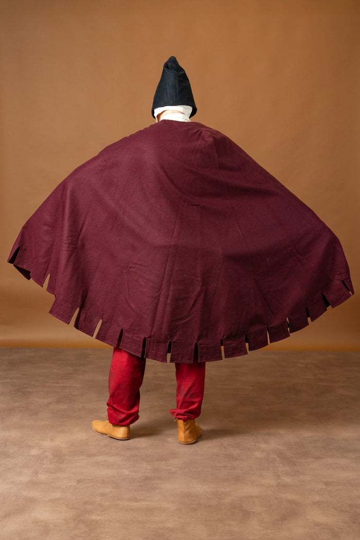 14th century cloak Bockstenman, heuke, wool, bordeaux red