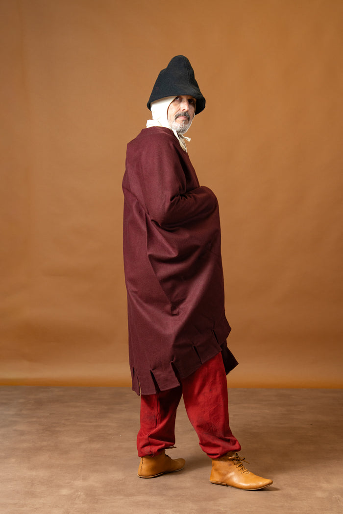 14th century cloak Bockstenman, heuke, wool, bordeaux red