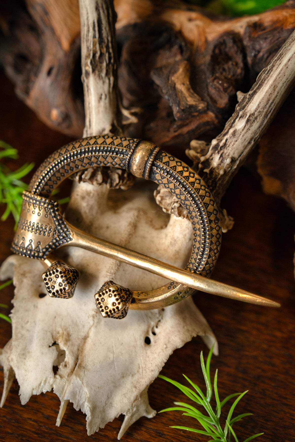 Horse shoe fibula Klintegarda, bronze