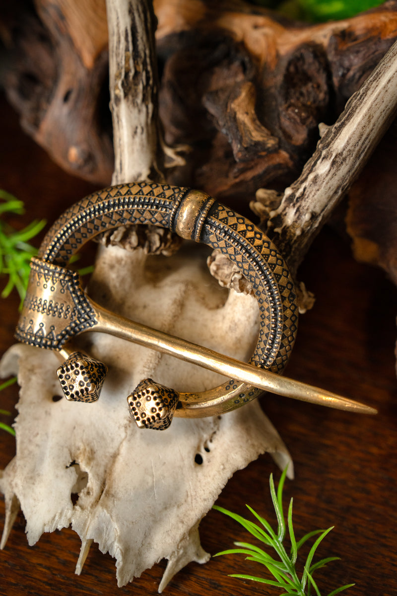 Hufeisenfibel Klintegårda, Bronze