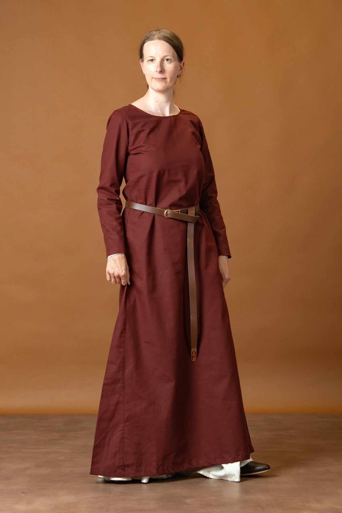 Medieval dress Freya, burgundy-red