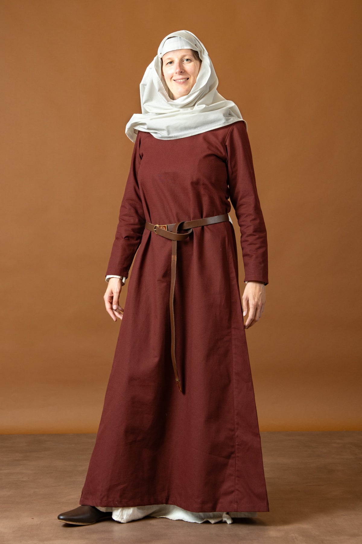 Medieval dress Freya, burgundy-red