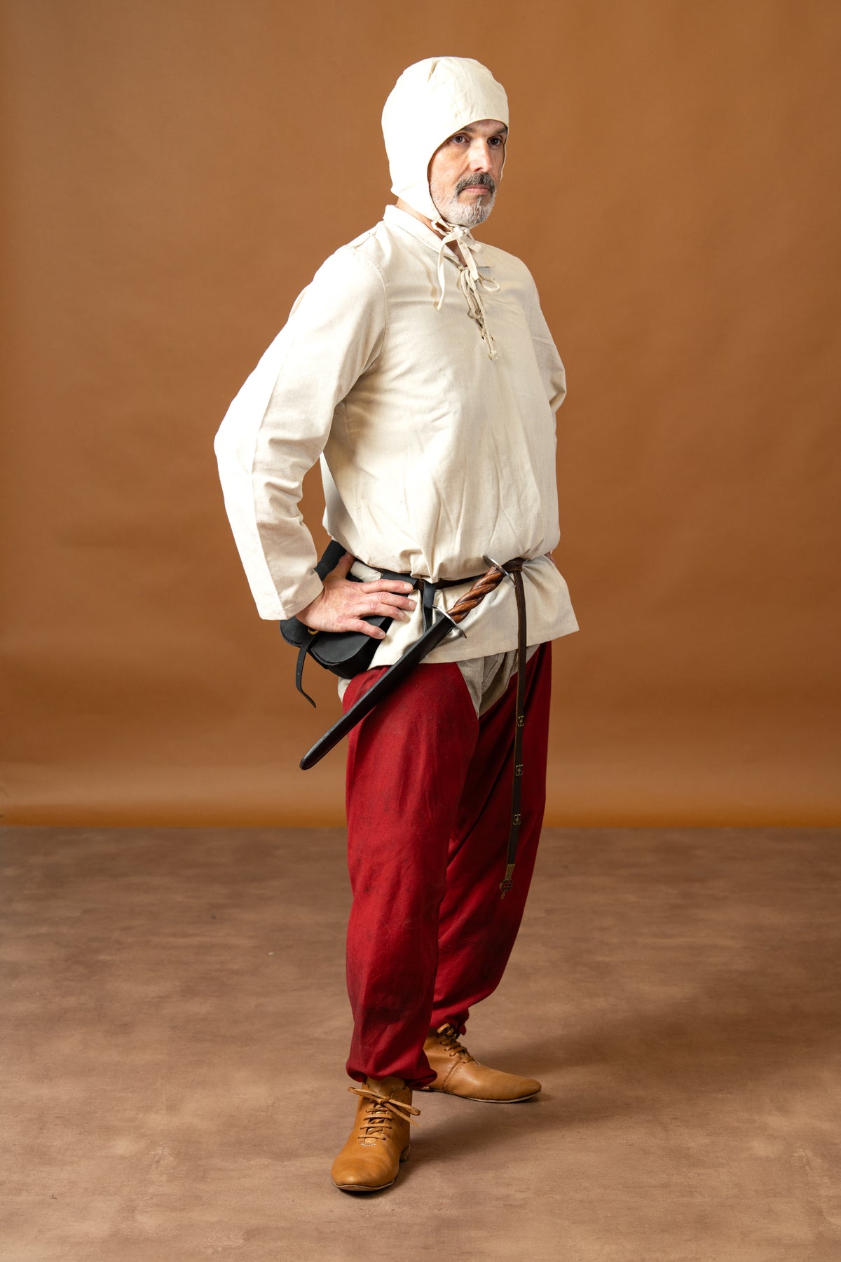 Medieval chausses with laces, red