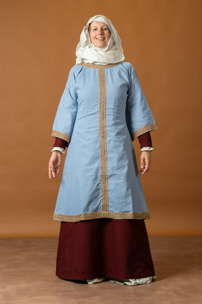 Medieval dress Freya, burgundy-red