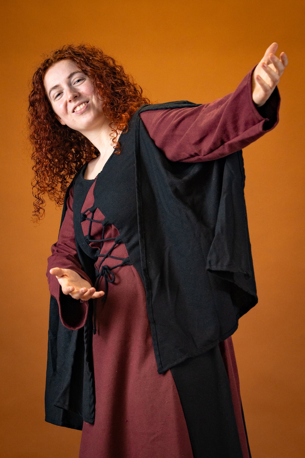 Medieval dress Jasione, black/burgundy