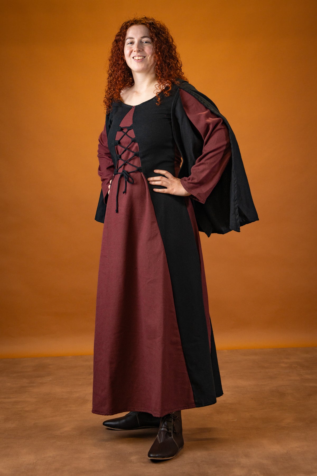 Medieval dress Jasione, black/burgundy