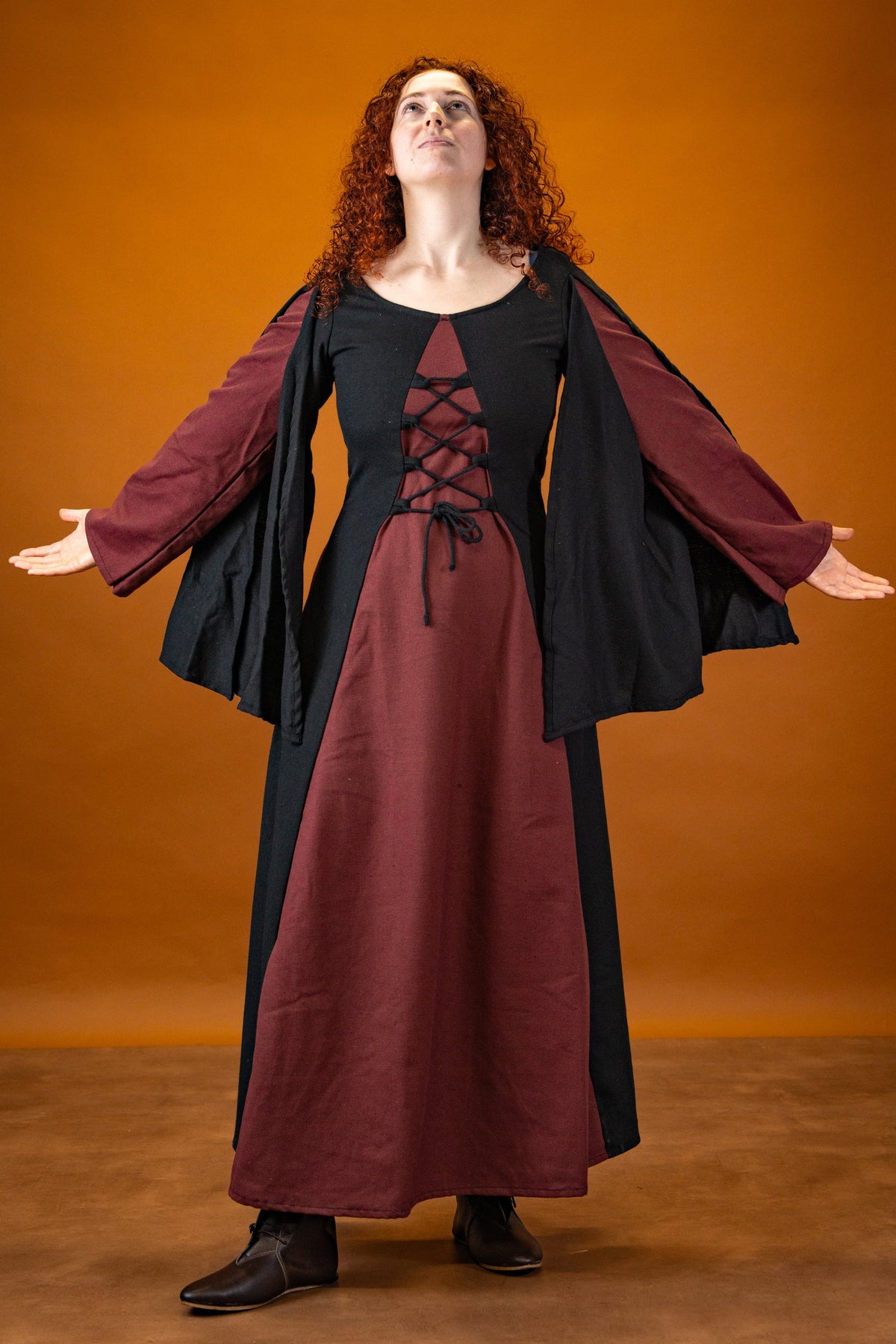 Medieval dress Jasione, black/burgundy
