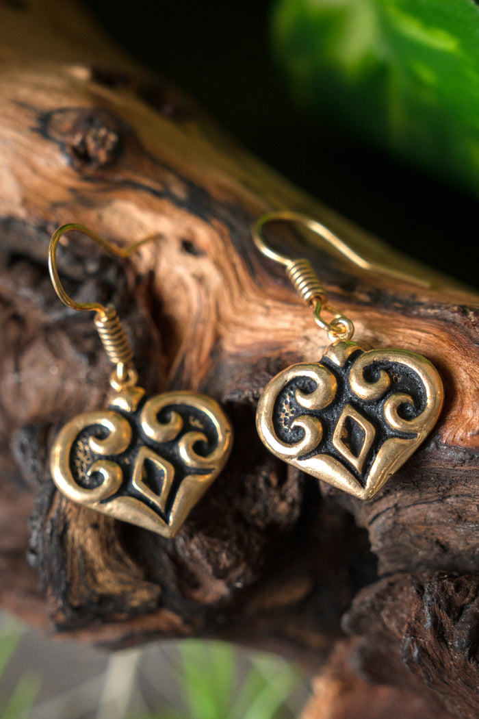 Magyar earrings, bronze