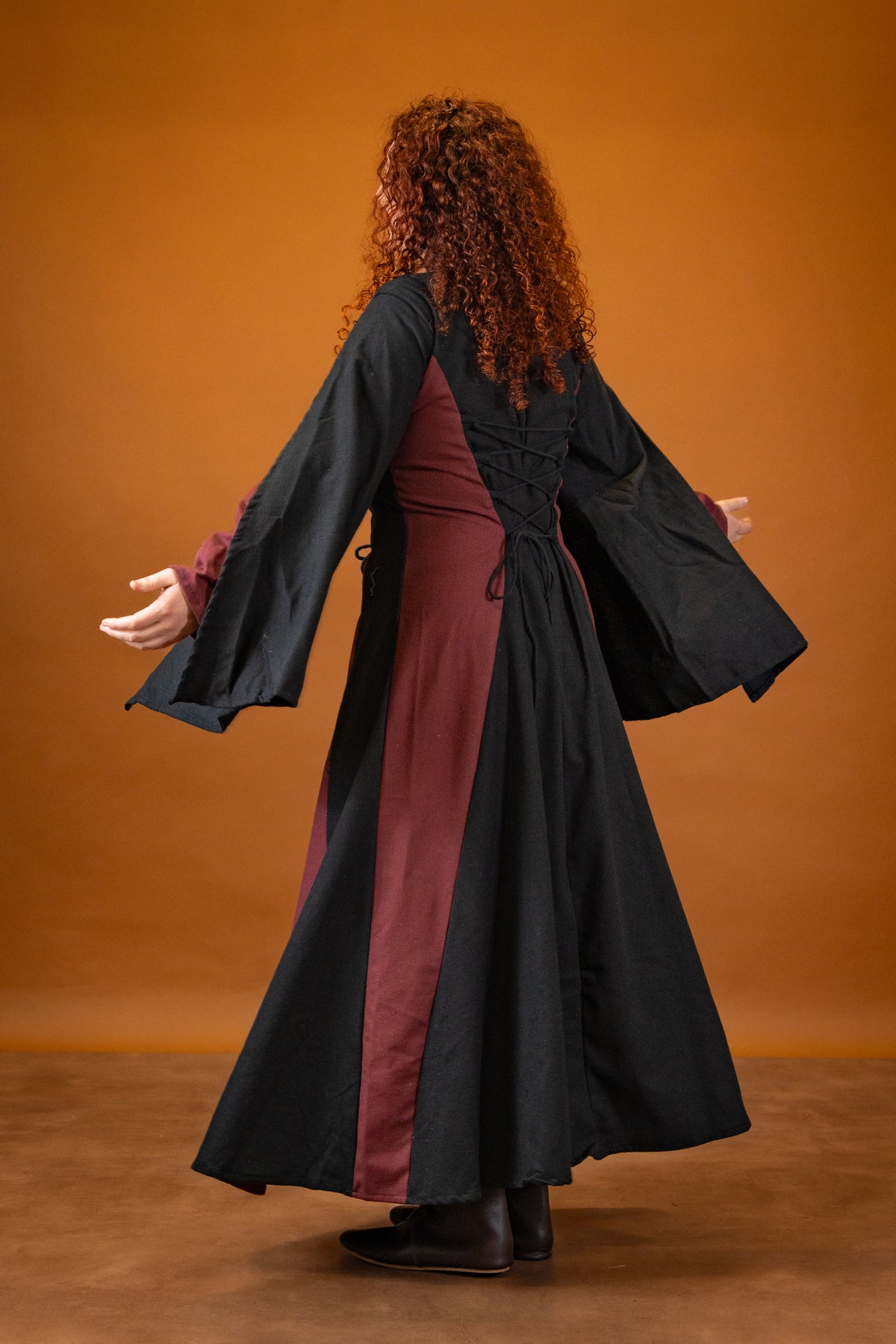 Medieval dress Jasione, black/burgundy