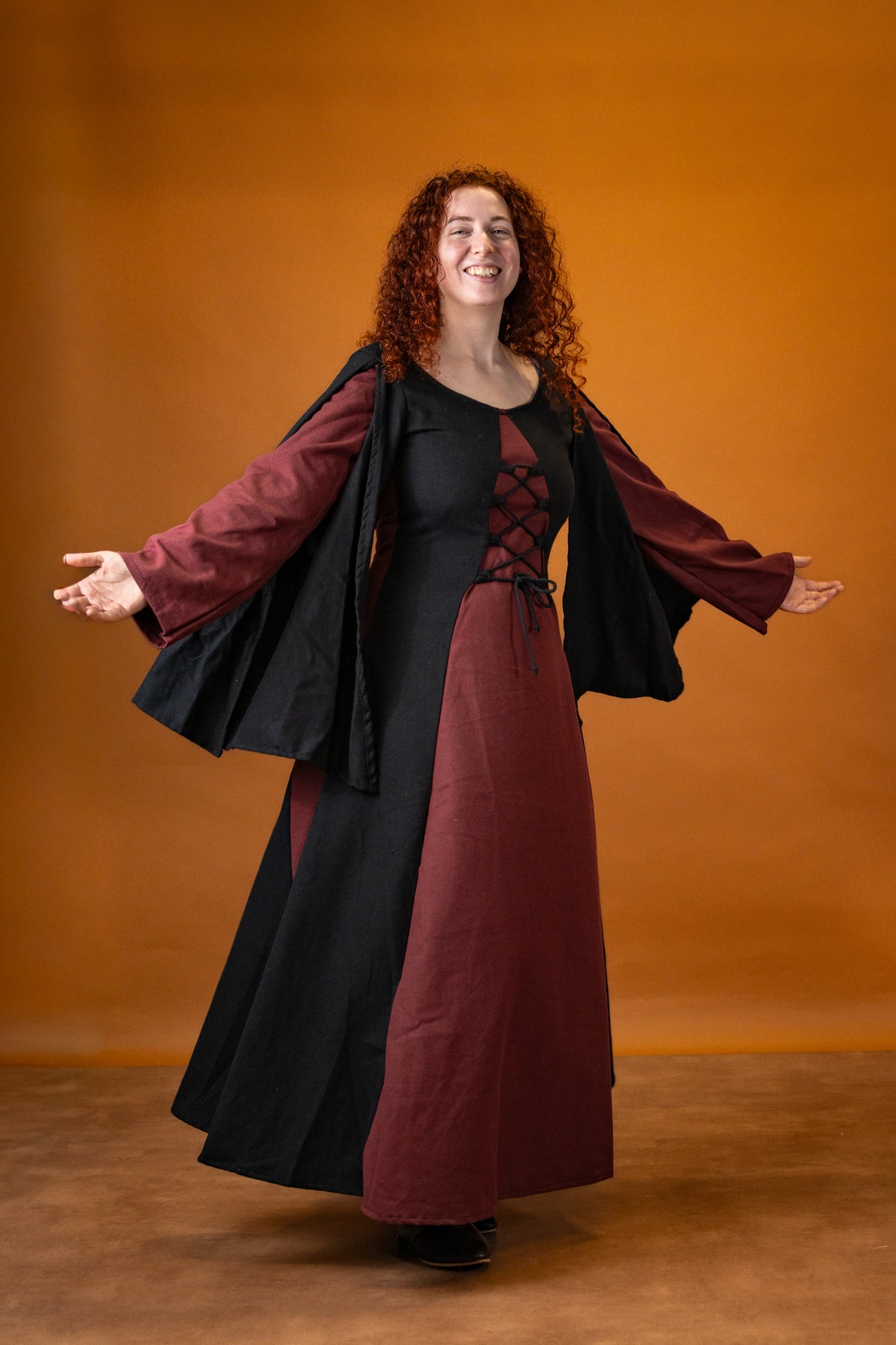 Medieval dress Jasione, black/burgundy