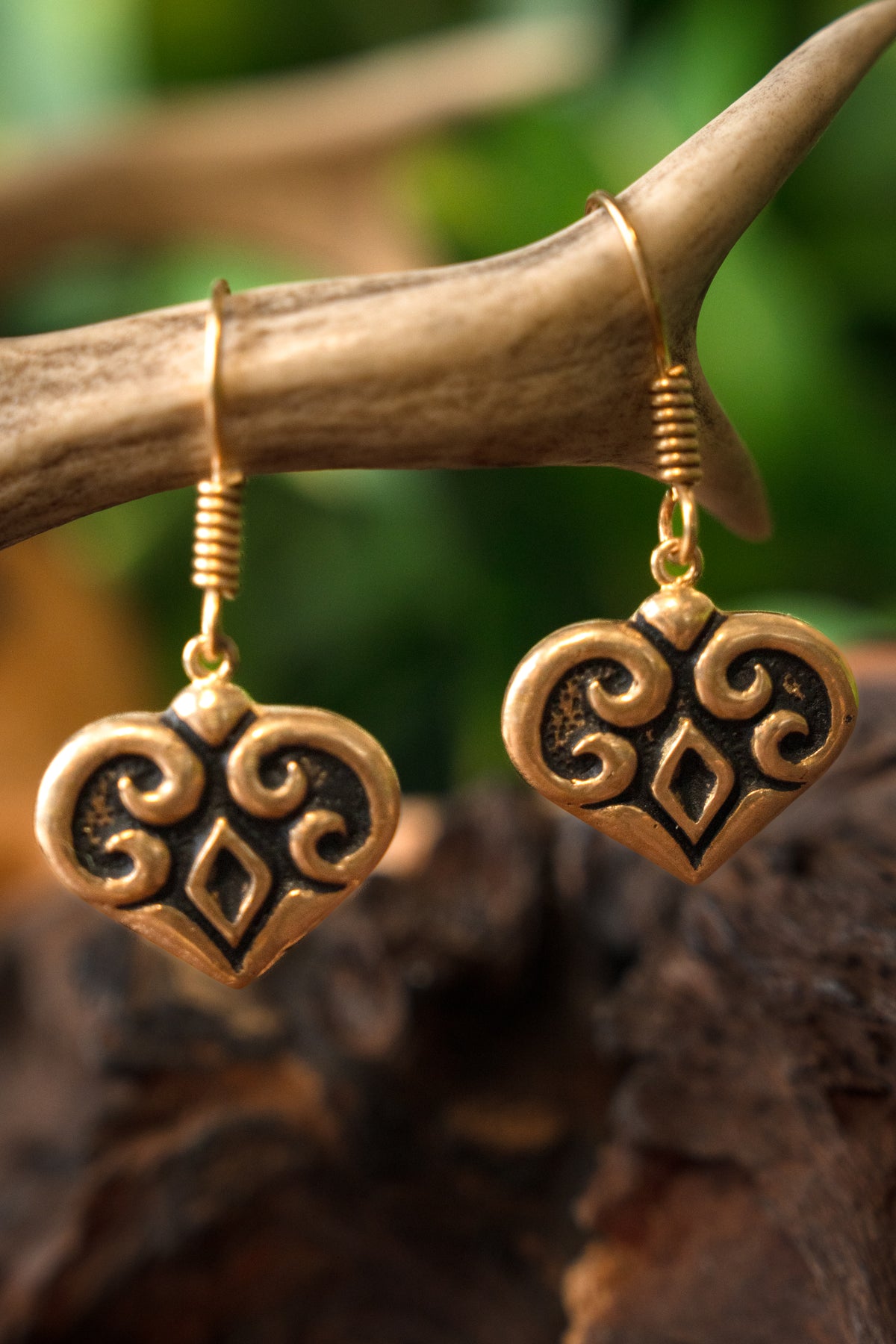 Magyar earrings, bronze