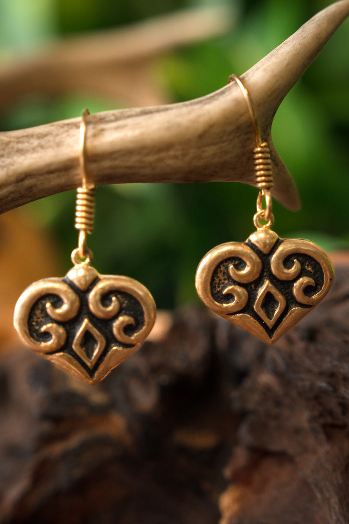 Magyar earrings, bronze