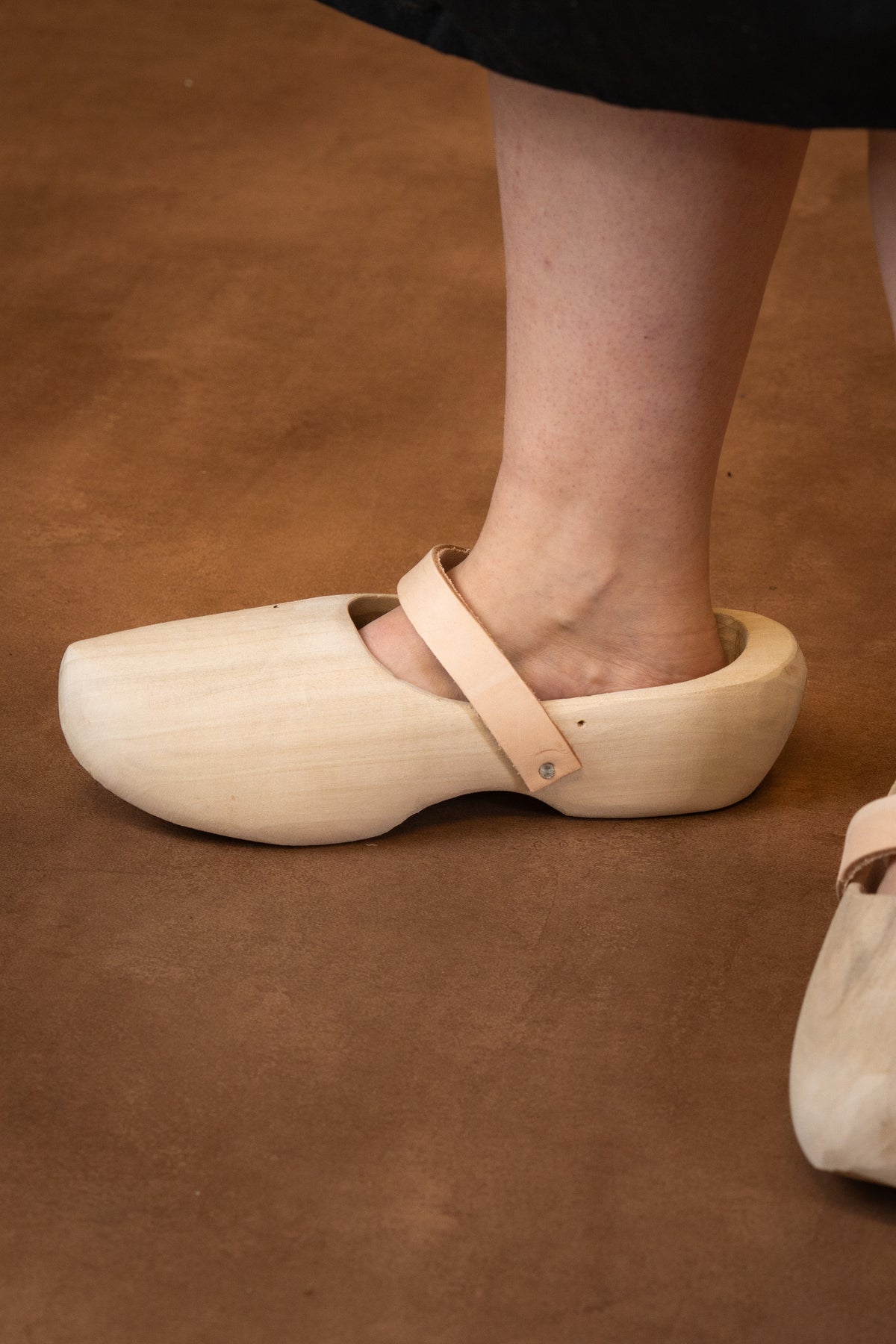 Clogs with leather band