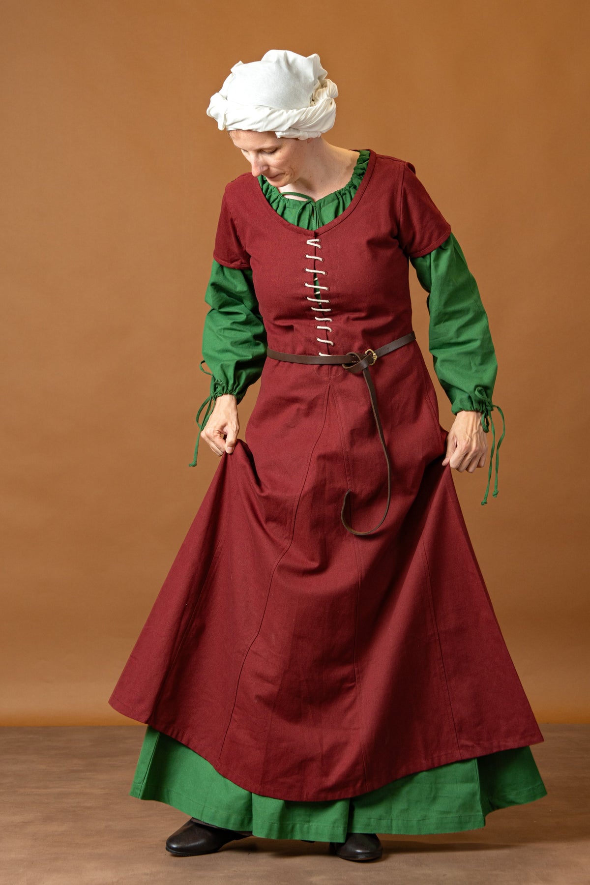 Cotehardie Odilia, burgundy red