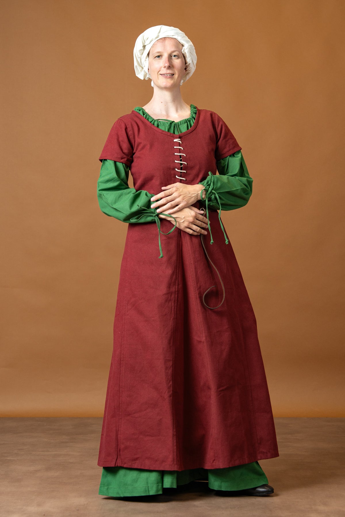 Cotehardie Odilia, burgundy red