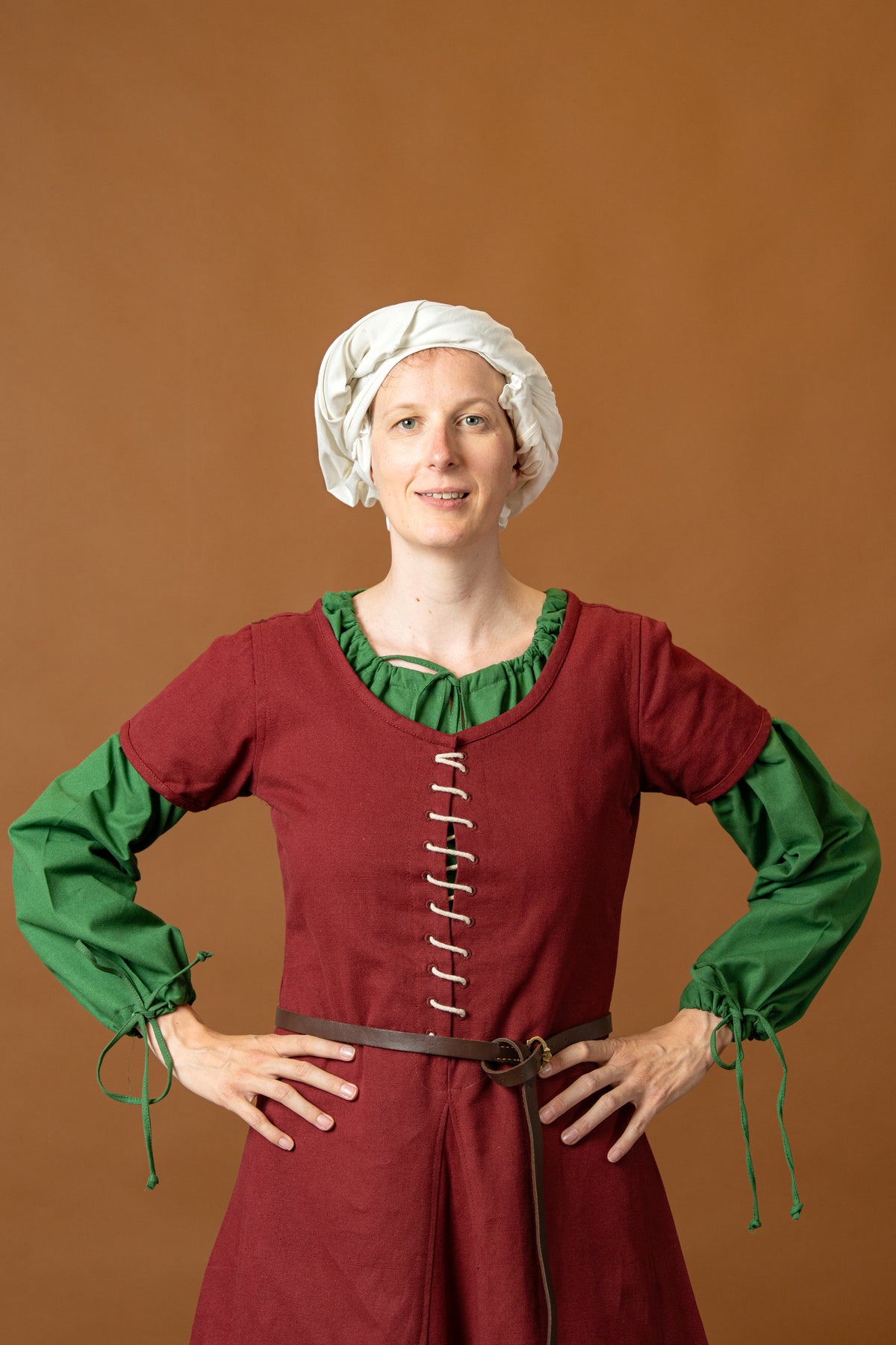 Cotehardie Odilia, burgundy red