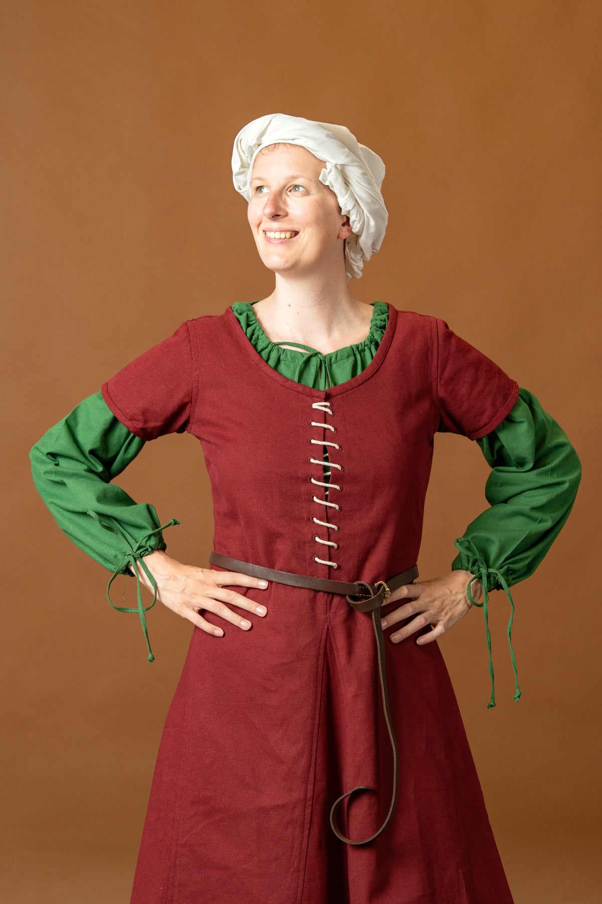 Cotehardie Odilia, burgundy red