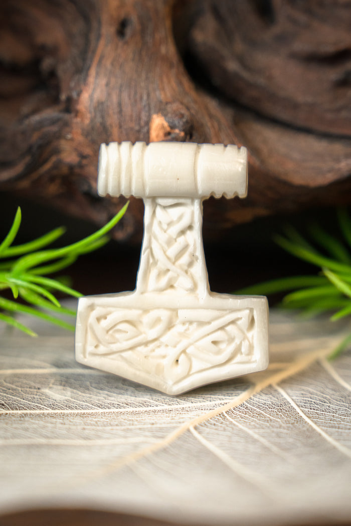 Mjölnir with knot motif, bone