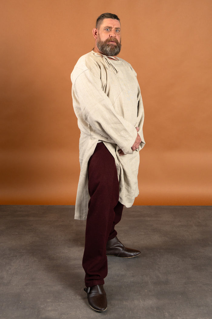 Medieval chausses, wool, dark red