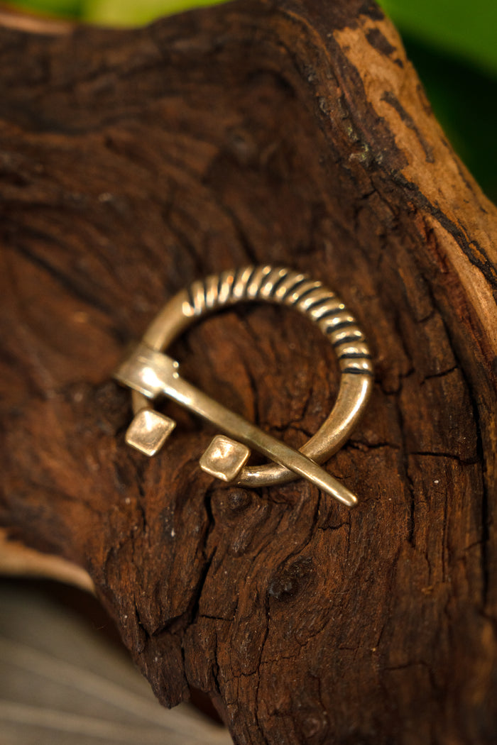 Rusvik horseshoe fibula, bronze