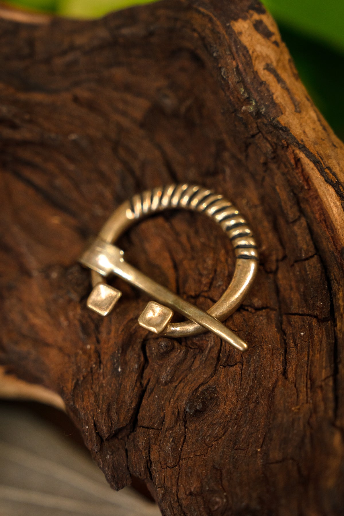 Rusvik horseshoe fibula, bronze