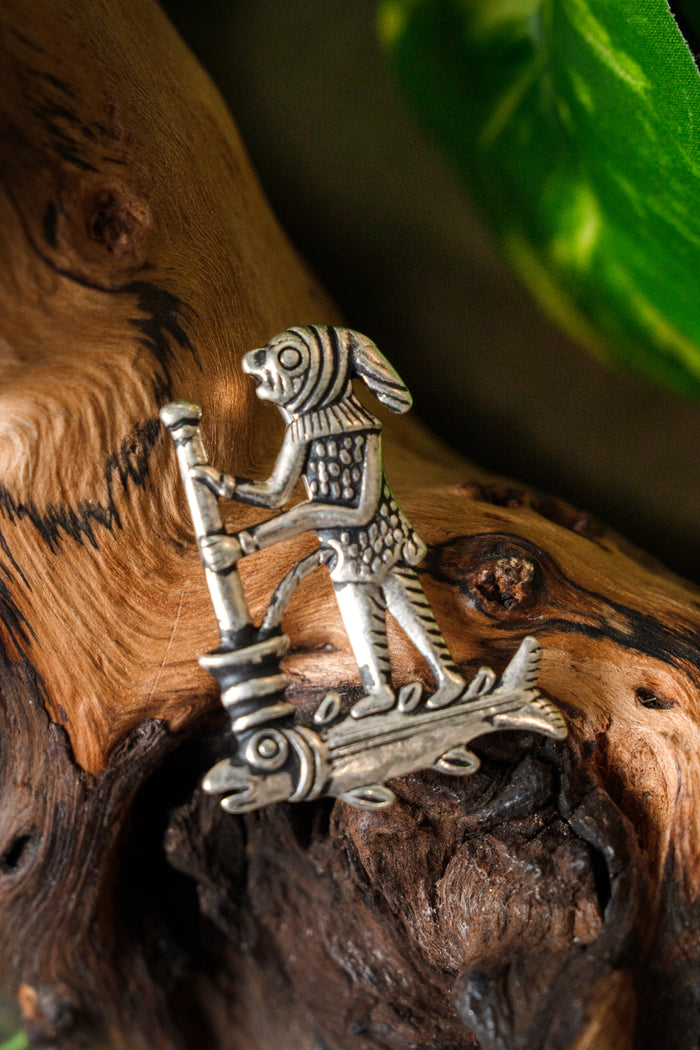 Medieval badge 'monkey doctor', silvered bronze