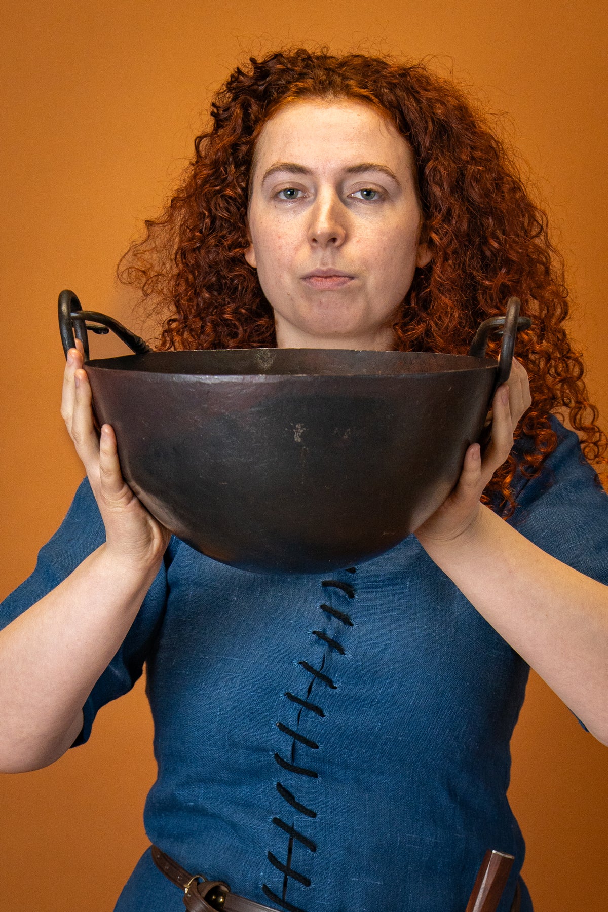 Large pan with hinge