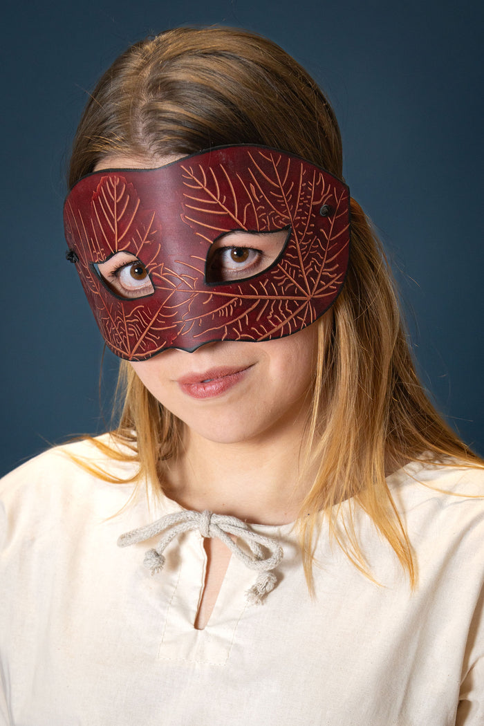 Leather mask Nessa, red