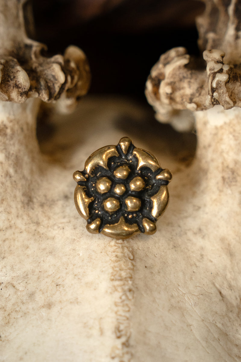 Boutons du bas Moyen Âge à rose, en bronze, lot de cinq pièces