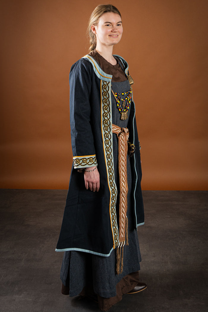 Embroidered Viking kaftan, blue