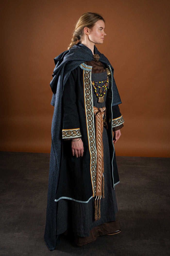 Embroidered Viking kaftan, blue