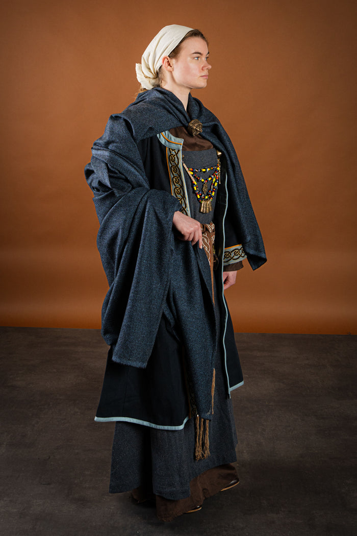 Embroidered Viking kaftan, blue