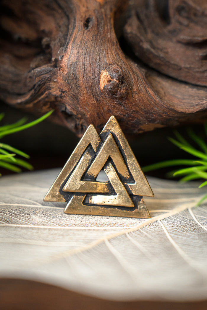 Viking valknut amulet, bronze