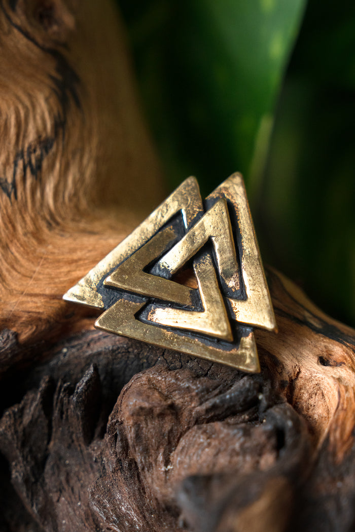Viking valknut amulet, bronze