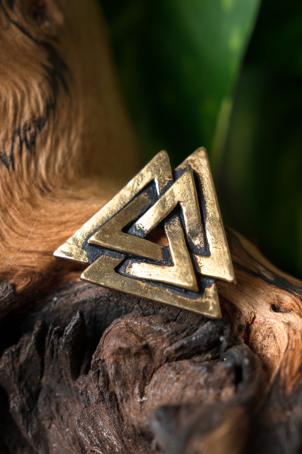 Viking valknut amulet, bronze