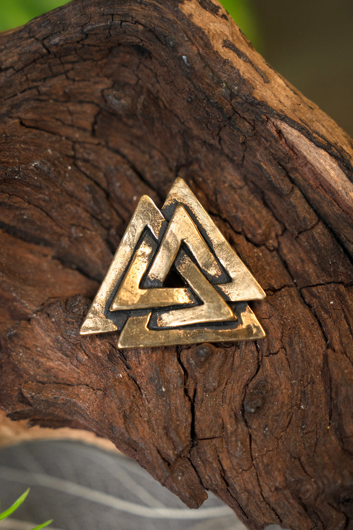 Viking valknut amulet, bronze