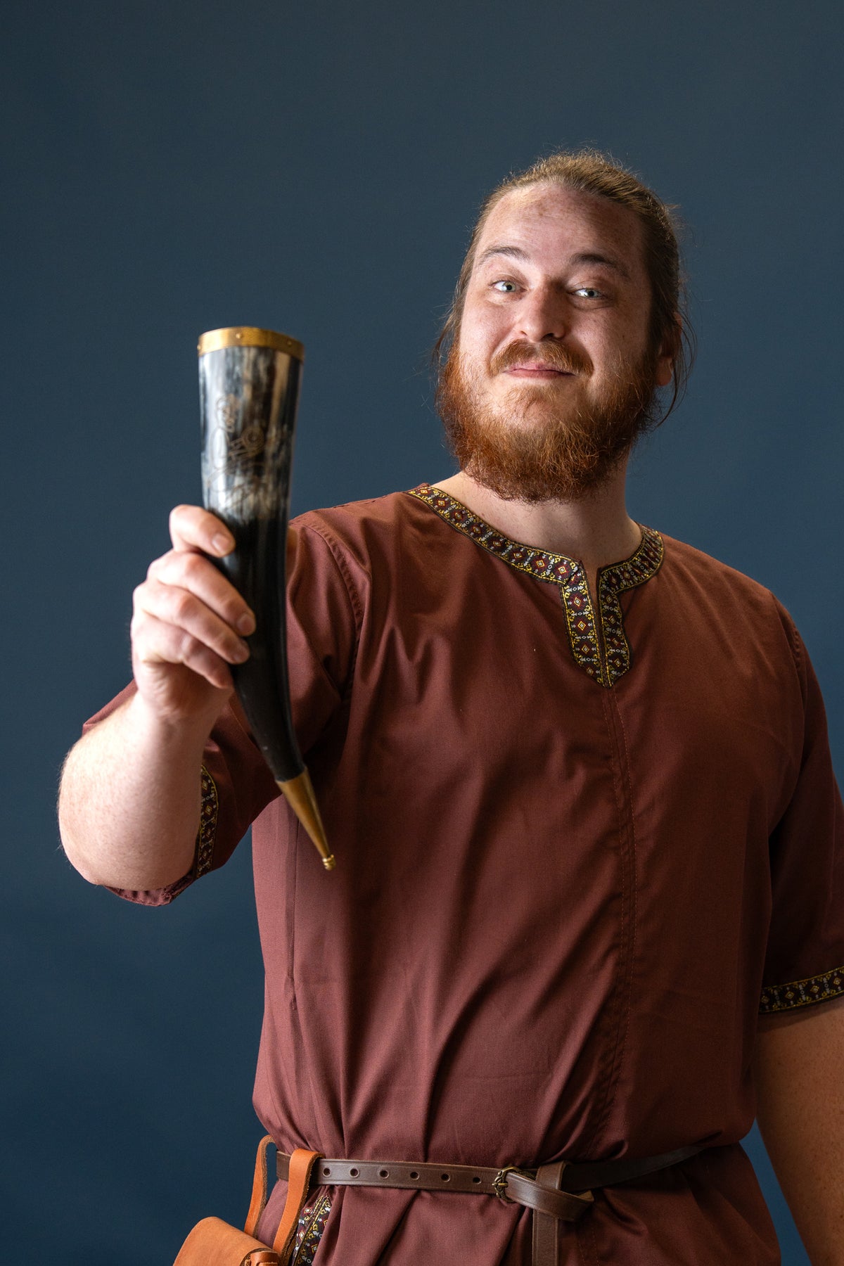 Drinking horn with valknut and brass fittings, 300-500 ml